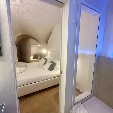 Medieval Hydro Chrome Kingsize Therapy In Apartment