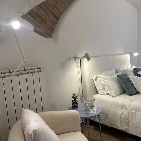 Medieval Hydro Chrome Kingsize Therapy In Apartment *
